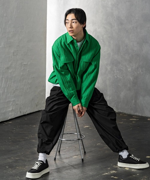 +CLOSET(プラスクローゼット)の「クリンクル加工ドロストプルシャツ(シャツ/ブラウス・メンズ・グリーン/ホワイト/ブラック・X-LARGE/LARGE/MEDIUM)」の7枚目の写真