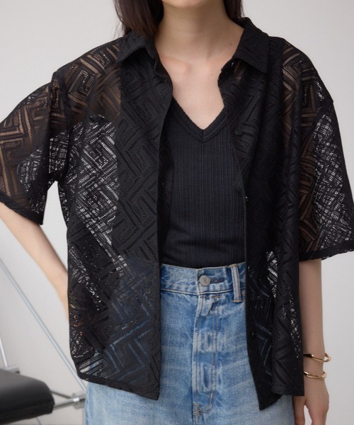 AZUL by moussy(アズールバイマウジー)の「レース半袖シャツ(シャツ/ブラウス・レディース・ブラック/アイボリー・FREE)」の2枚目の写真