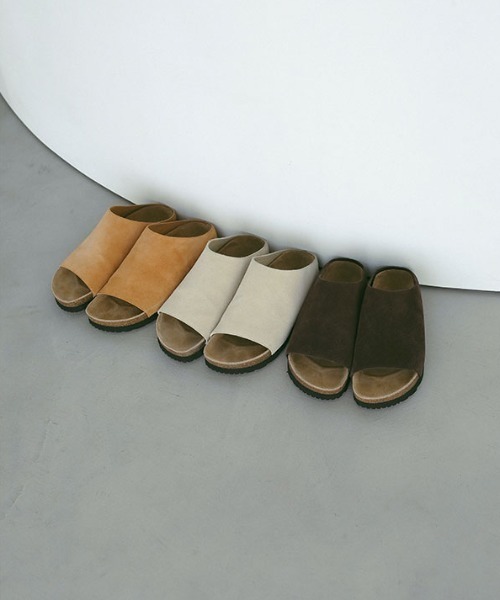 ETRE TOKYO(エトレトウキョウ)の「スウェードフットベッドサンダル(サンダル・レディース・ライトベージュ/ブラウン/ベージュ・37/36/38)」の3枚目の写真