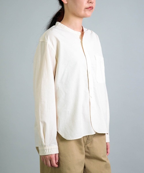 OMNIGOD（オムニゴッド）の「[OMNIGOD womens / オムニゴッド] 20/-シーチング スタンドカラーシャツ（シャツ/ブラウス・レディース・アイボリー・2/3）」の2枚目の写真