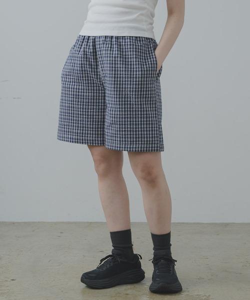 flaner（フラネ）の「Seersucker check half pants / シアサッカーチェックハーフパンツ（その他パンツ・レディース・ネイビー/ブラック・MEDIUM/LARGE）」の2枚目の写真