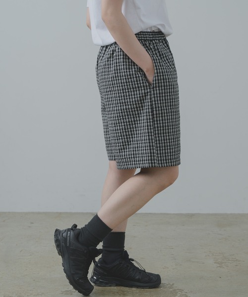 flaner（フラネ）の「Seersucker check half pants / シアサッカーチェックハーフパンツ（その他パンツ・レディース・ネイビー/ブラック・MEDIUM/LARGE）」の7枚目の写真