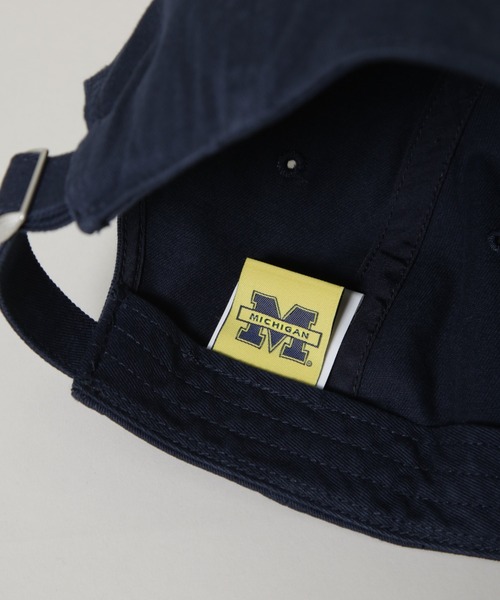 NANO universe（ナノユニバース）の「UNIVERSEITY OF MICHIGAN/MICHIGAN TWILL WASHED CAP（キャップ・メンズ・ホワイト/ネイビー・FREE）」の3枚目の写真