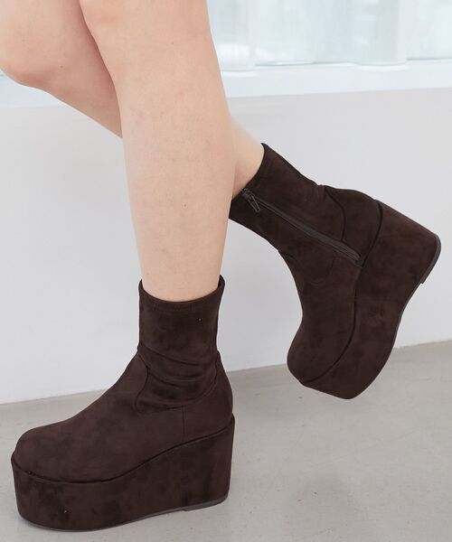 MAJESTIC LEGON（マジェスティックレゴン）の「厚底ストレッチショートブーツ（ブーツ・レディース・ブラウン/ダークブラウン/ブラック系その他/ブラック・MEDIUM/LARGE/X-LARGE/SMALL）」の3枚目の写真