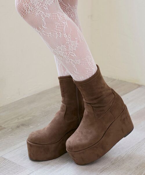 MAJESTIC LEGON（マジェスティックレゴン）の「厚底ストレッチショートブーツ（ブーツ・レディース・ブラウン/ダークブラウン/ブラック系その他/ブラック・MEDIUM/LARGE/X-LARGE/SMALL）」の4枚目の写真