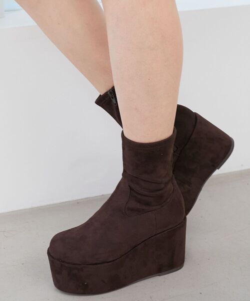 MAJESTIC LEGON（マジェスティックレゴン）の「厚底ストレッチショートブーツ（ブーツ・レディース・ブラウン/ダークブラウン/ブラック系その他/ブラック・MEDIUM/LARGE/X-LARGE/SMALL）」の21枚目の写真