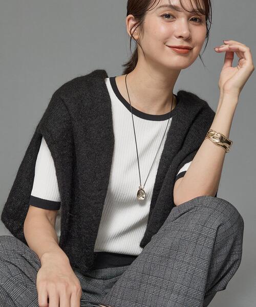 INDIVI（インディヴィ）の「【インナーで活躍／アンサンブル】クルーネック半袖ニット（ニット/セーター・レディース・ブラック系4/ホワイト系5/ダークグリーン・05/38/15 /13）」の2枚目の写真