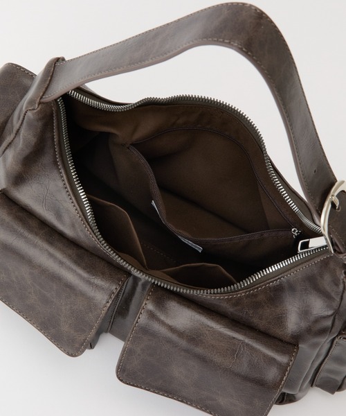 COLONY 2139(コロニートゥーワンスリーナイン)の「ヴィンテージ合皮マルチポケットショルダーバッグ(ショルダーバッグ・レディース・ブラック/ブラウン・FREE)」の12枚目の写真