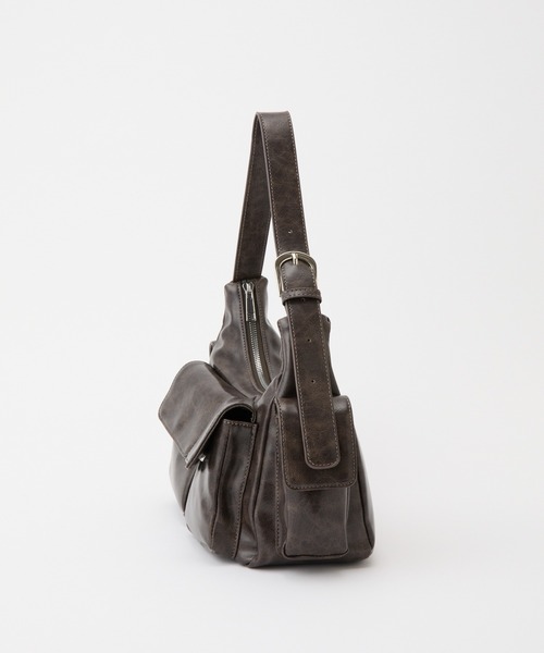 COLONY 2139(コロニートゥーワンスリーナイン)の「ヴィンテージ合皮マルチポケットショルダーバッグ(ショルダーバッグ・レディース・ブラック/ブラウン・FREE)」の4枚目の写真