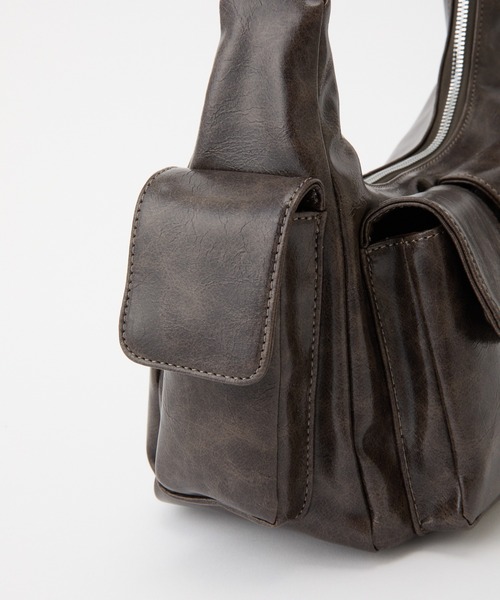 COLONY 2139(コロニートゥーワンスリーナイン)の「ヴィンテージ合皮マルチポケットショルダーバッグ(ショルダーバッグ・レディース・ブラック/ブラウン・FREE)」の8枚目の写真