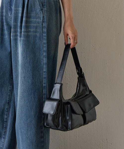 COLONY 2139(コロニートゥーワンスリーナイン)の「ヴィンテージ合皮マルチポケットショルダーバッグ(ショルダーバッグ・レディース・ブラック/ブラウン・FREE)」の16枚目の写真