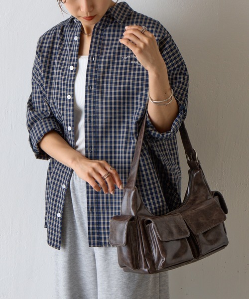 COLONY 2139(コロニートゥーワンスリーナイン)の「ヴィンテージ合皮マルチポケットショルダーバッグ(ショルダーバッグ・レディース・ブラック/ブラウン・FREE)」の20枚目の写真