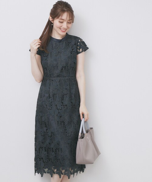 index(インデックス)の「バイカラーレースワンピース【洗濯機洗い可】(ワンピース・レディース・ネイビー/ブラウン系/ナチュラル・36/38/40/42)」の3枚目の写真