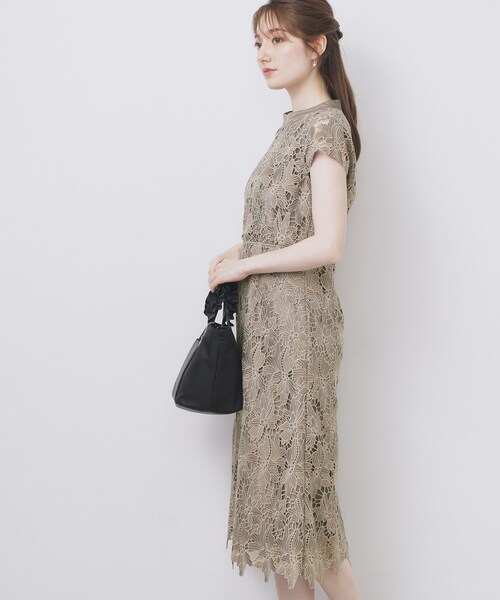 index(インデックス)の「バイカラーレースワンピース【洗濯機洗い可】(ワンピース・レディース・ネイビー/ブラウン系/ナチュラル・36/38/40/42)」の4枚目の写真