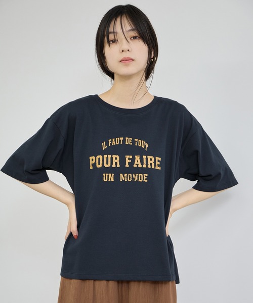 Mac-House(マックハウス)の「Idnes POUR FAIRE ロゴプリントTシャツ(Tシャツ/カットソー・レディース・オフホワイト/ネイビー/キャメル・M)」の12枚目の写真