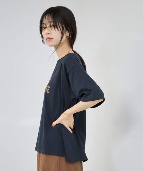 Mac-House(マックハウス)の「Idnes POUR FAIRE ロゴプリントTシャツ(Tシャツ/カットソー・レディース・オフホワイト/ネイビー/キャメル・M)」の13枚目の写真