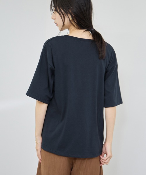 Mac-House(マックハウス)の「Idnes POUR FAIRE ロゴプリントTシャツ(Tシャツ/カットソー・レディース・オフホワイト/ネイビー/キャメル・M)」の14枚目の写真