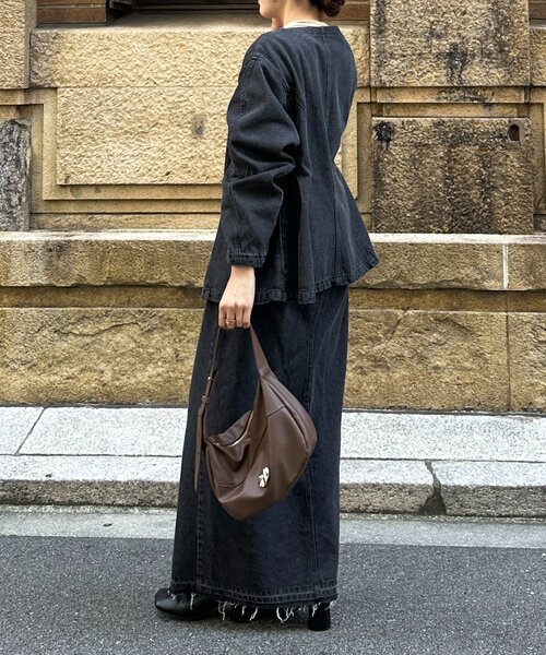 Thevon(ゼボン)の「ペプラムデニムジャケット(ブルゾン・レディース・ブルー/ブラック・FREE)」の9枚目の写真