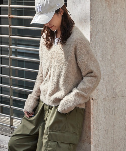 AO2（アオズ）の「Brushed V-neck pullover / 起毛Vネックプルオーバー（ニット/セーター・レディース・ブラウン/グレー/ライトブラウン/ブラック/ベージュ/ホワイト・FREE）」の6枚目の写真