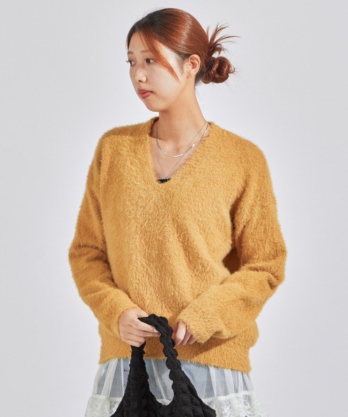 AO2（アオズ）の「Brushed V-neck pullover / 起毛Vネックプルオーバー（ニット/セーター・レディース・ブラウン/グレー/ライトブラウン/ブラック/ベージュ/ホワイト・FREE）」の5枚目の写真
