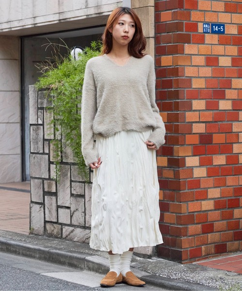 AO2（アオズ）の「Brushed V-neck pullover / 起毛Vネックプルオーバー（ニット/セーター・レディース・ブラウン/グレー/ライトブラウン/ブラック/ベージュ/ホワイト・FREE）」の21枚目の写真