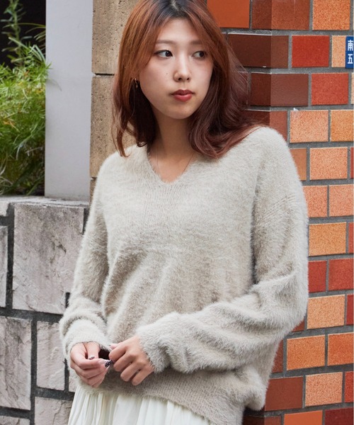 AO2（アオズ）の「Brushed V-neck pullover / 起毛Vネックプルオーバー（ニット/セーター・レディース・ブラウン/グレー/ライトブラウン/ブラック/ベージュ/ホワイト・FREE）」の16枚目の写真