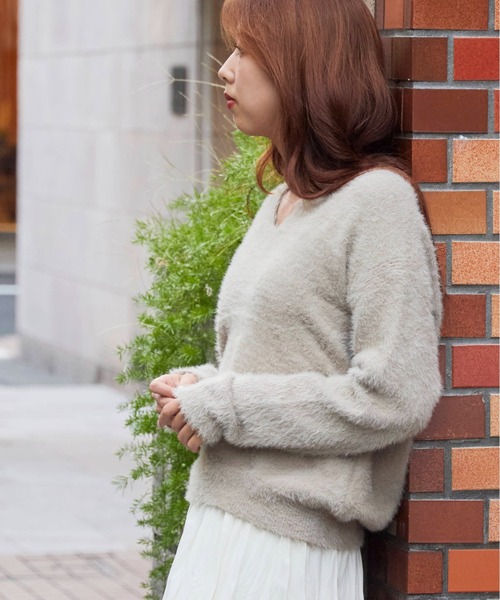 AO2（アオズ）の「Brushed V-neck pullover / 起毛Vネックプルオーバー（ニット/セーター・レディース・ブラウン/グレー/ライトブラウン/ブラック/ベージュ/ホワイト・FREE）」の17枚目の写真