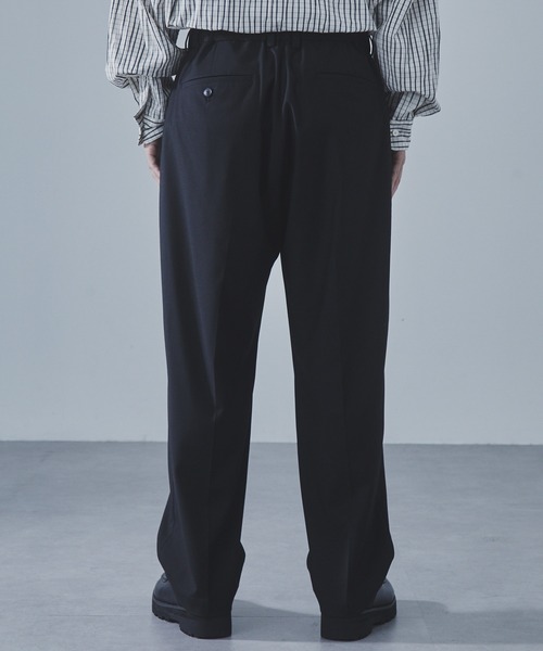 SLICK（スリック）の「【SLICK/スリック】T/R Gabardine Stretch One Tuck Tapered Pants/TRギャバジンワンタックテーパードスラックス / セットアップ（スラックス・メンズ・ブラック/チャコールグレー/ブラウン・2/1/3）」の11枚目の写真