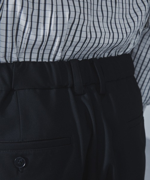 SLICK（スリック）の「【SLICK/スリック】T/R Gabardine Stretch One Tuck Tapered Pants/TRギャバジンワンタックテーパードスラックス / セットアップ（スラックス・メンズ・ブラック/チャコールグレー/ブラウン・2/1/3）」の15枚目の写真