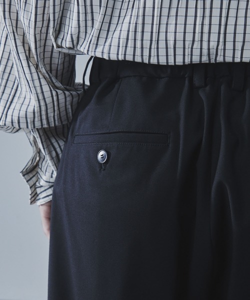 SLICK（スリック）の「【SLICK/スリック】T/R Gabardine Stretch One Tuck Tapered Pants/TRギャバジンワンタックテーパードスラックス / セットアップ（スラックス・メンズ・ブラック/チャコールグレー/ブラウン・2/1/3）」の18枚目の写真