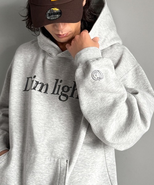 Classical Origin（クラシカルオリジン）の「「暖か素材。」裏起毛ロゴ＆スタッズ使いプルパーカー／Brushed Lining Logo＆Stud Accents Pullover Hoodie（パーカー・メンズ・ブラック/レッド/杢グレー・SMALL/MEDIUM/LARGE）」の2枚目の写真
