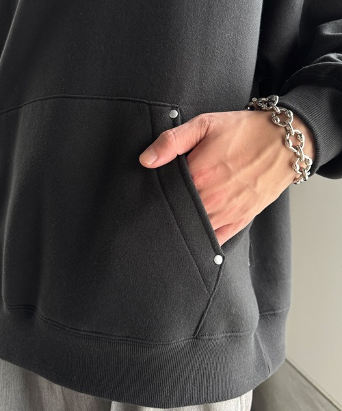 Classical Origin（クラシカルオリジン）の「「暖か素材。」裏起毛ロゴ＆スタッズ使いプルパーカー／Brushed Lining Logo＆Stud Accents Pullover Hoodie（パーカー・メンズ・ブラック/レッド/杢グレー・SMALL/MEDIUM/LARGE）」の19枚目の写真