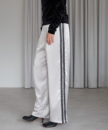 r.（アールドット）の「レースライン　サテンパンツ（その他パンツ）」