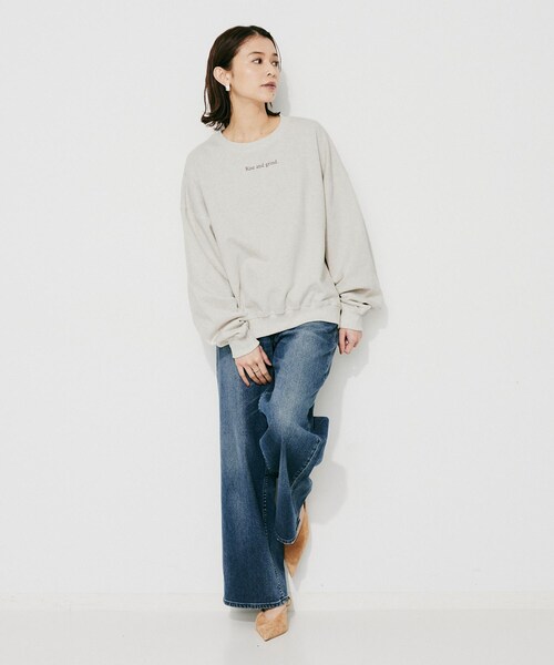 UNTITLED(アンタイトル)の「【CHIGNON】別注ロゴスウェット(スウェット・レディース・ダークブラウン/ベージュ/ボルドー・02)」の15枚目の写真