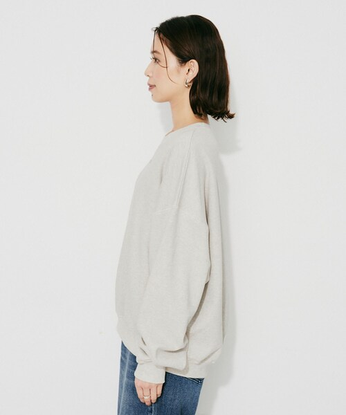 UNTITLED(アンタイトル)の「【CHIGNON】別注ロゴスウェット(スウェット・レディース・ダークブラウン/ベージュ/ボルドー・02)」の18枚目の写真