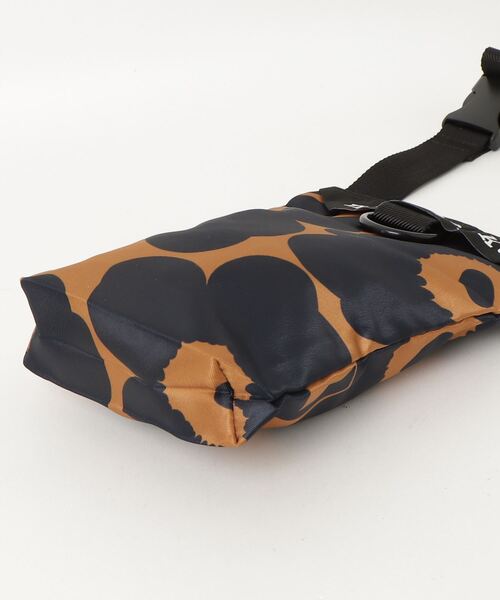 marimekko（マリメッコ）の「【JAPAN EXCLUSIVE】Unikko / Je Neat Phone Pocket（ショルダーバッグ・レディース・ブルー系その他・FREE）」の9枚目の写真