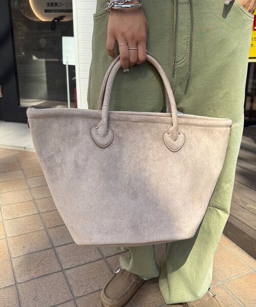 DouDou（ドゥドゥ）の「【WEB限定】スエードパイピングトート（ショルダーバッグ・レディース・ベージュ/グリーン/キャメル/ブラック・FREE）」の7枚目の写真