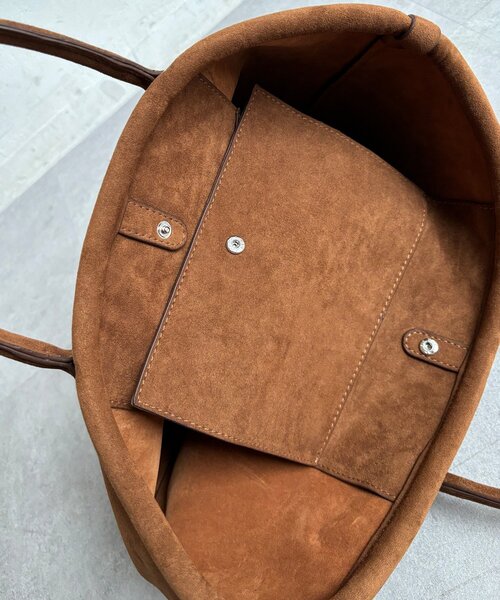 DouDou（ドゥドゥ）の「【WEB限定】スエードパイピングトート（ショルダーバッグ・レディース・ベージュ/グリーン/キャメル/ブラック・FREE）」の13枚目の写真