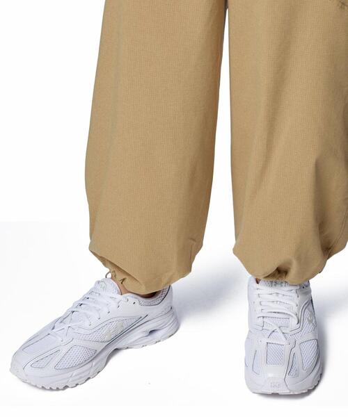 UNDER ARMOUR(アンダーアーマー)の「UAアンストッパブル エアベント パラシュート パンツ(トレーニング/レディース)(その他パンツ・レディース・ブラウン系・L/S/M)」の4枚目の写真
