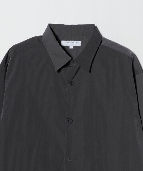 A DAY IN THE LIFE UNITED ARROWS(アデイインザライフユナイテッドアローズ)の「グロッシーナイロン リラックスシャツ<A DAY IN THE LIFE>(シャツ/ブラウス・メンズ・ネイビー/ダークグレー・M/L)」の4枚目の写真