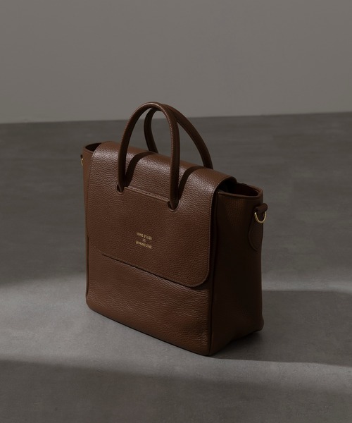 YOUNG&OLSEN The DRYGOODS STORE（ヤングアンドオルセン）の「【YOUNG&OLSEN】EMBOSSED LEATHER DELUXE TOTE S（トートバッグ・レディース・ブラウン/ブラック/ベージュ・FREE）」の2枚目の写真