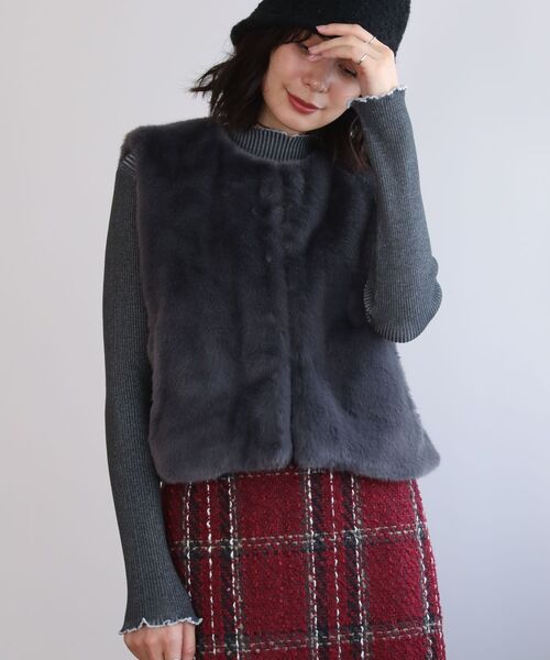 ELENCARE DUE（エレンカーレデュエ）の「・ELENCARE DUE フォックス調ファーベスト（ベスト・レディース・ブラウン/アイボリー/チャコールグレー・FREE）」の20枚目の写真