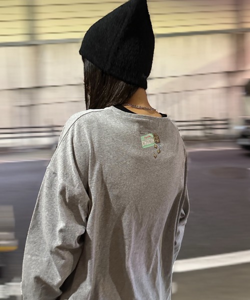 ANGEL BLUE（エンジェルブルー）の「【エンジェルブルー×DIP IN CHOCOLATE】フロント刺繍＆バックプリントTシャツ（Tシャツ/カットソー・レディース・ブラック/オフホワイト/ライトグレー・F）」の6枚目の写真