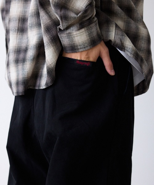 ROOPTOKYO(ループトウキョウ)の「ウェビングベルト付き テーパード ブラックチノパンツ(チノパンツ・メンズ・ブラック・M/L/XL)」の2枚目の写真