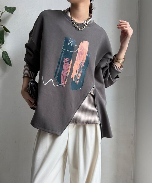 DouDou(ドゥドゥ)の「【WEB限定】ペイント柄トップス(Tシャツ/カットソー・レディース・ホワイト/ブラック/グレー・FREE)」の3枚目の写真