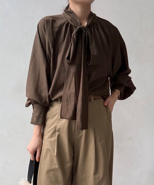 DouDou（ドゥドゥ）の「棒タイ2WAYブラウス（シャツ/ブラウス・レディース・オフホワイト/ブラック/カーキ・FREE）」の18枚目の写真