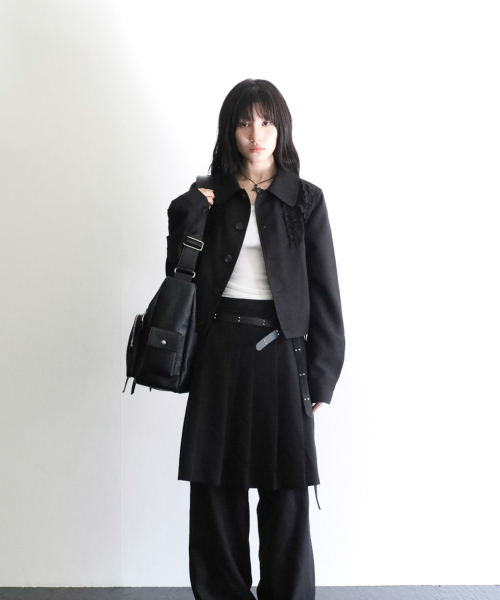 IUGAMAKARAS（イウガマカラス）の「Multi Pocket Leather Bag (Black)（ショルダーバッグ・レディース・その他・FREE）」の5枚目の写真