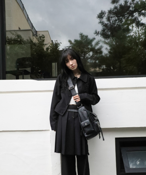 IUGAMAKARAS（イウガマカラス）の「Multi Pocket Leather Bag (Black)（ショルダーバッグ・レディース・その他・FREE）」の7枚目の写真