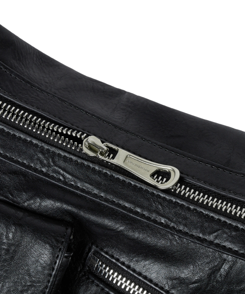 IUGAMAKARAS（イウガマカラス）の「Multi Pocket Leather Bag (Black)（ショルダーバッグ・レディース・その他・FREE）」の15枚目の写真