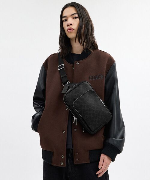 COACH（コーチ）の「フェリックス スリング バッグ・シグネチャー キャンバス（ボディバッグ/ウエストポーチ・メンズ・ブラック系その他・ONE）」の6枚目の写真